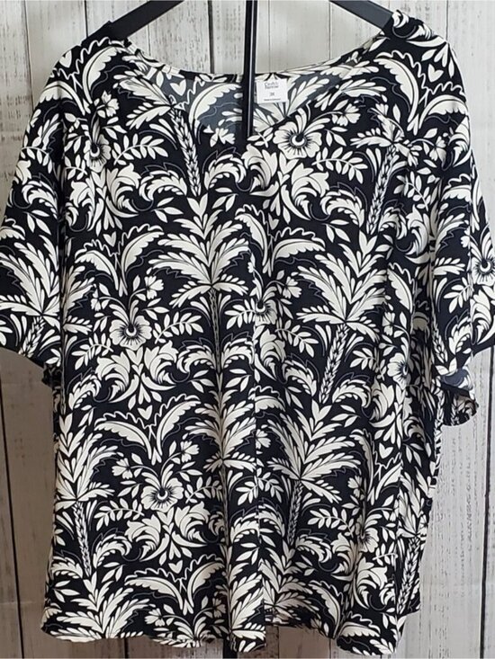 Tops - Plus Size Short Sleeve V-Neck Popover T-Shirt Black Palm